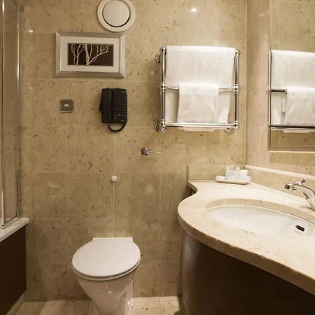 Hotel At 3*