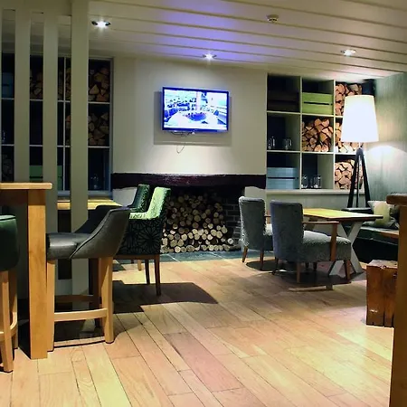 Hotel At 3*