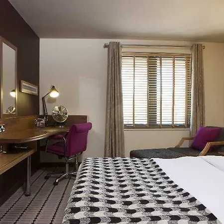 Hotel At Bristol